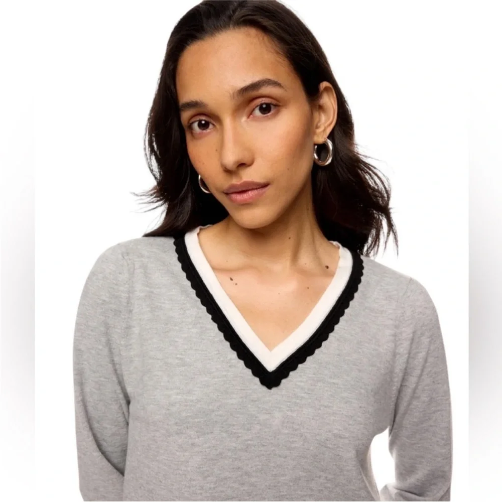 CeCe Deep V Contrast Trim Sweater, Size: S - Picture 3 of 12